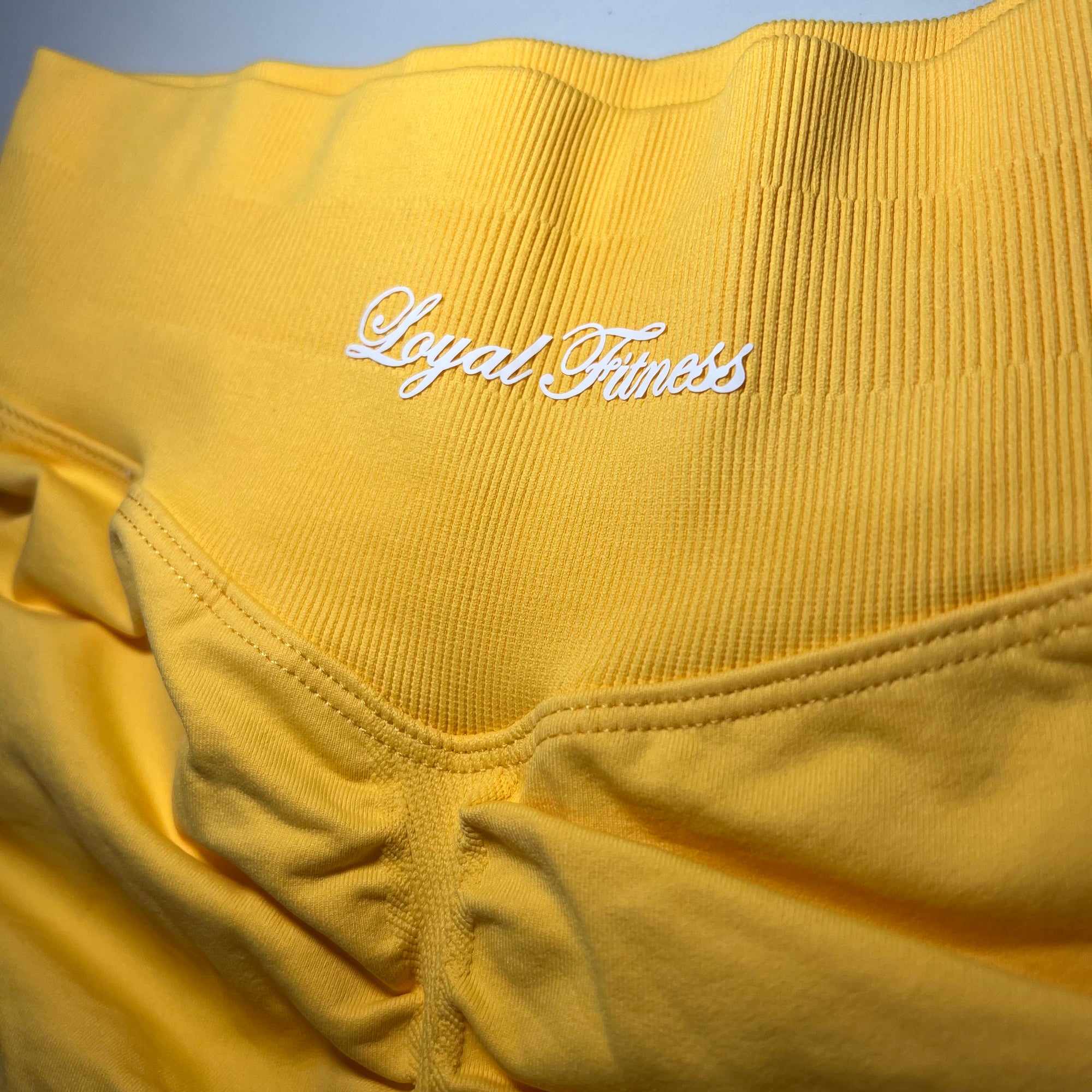 Yellow Shorts 4.5¨